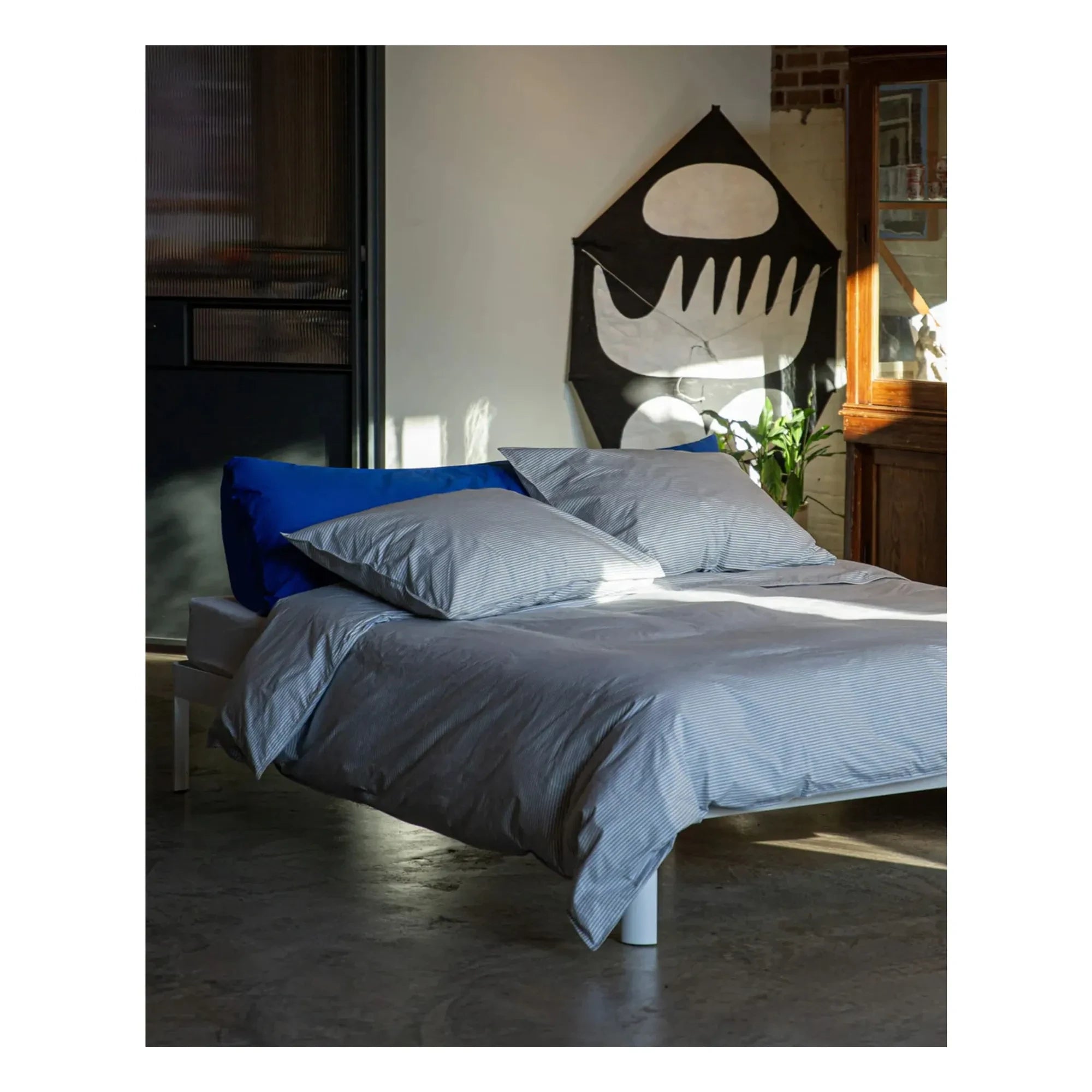 Suite 702 - Bio-Perkal gestreifter Kissenbezug | Blau