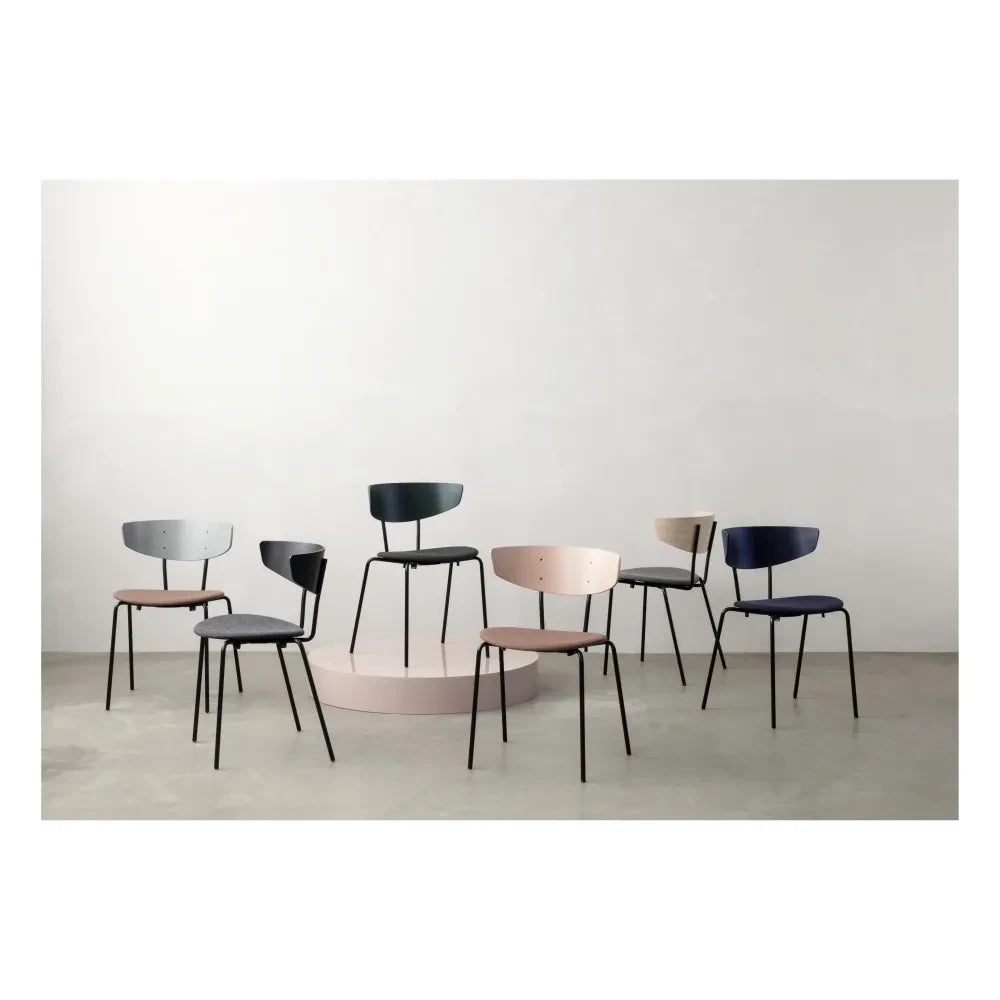 Ferm Living - Herman Stuhl mit Holz, Metall und Polster | Dunkelgrün