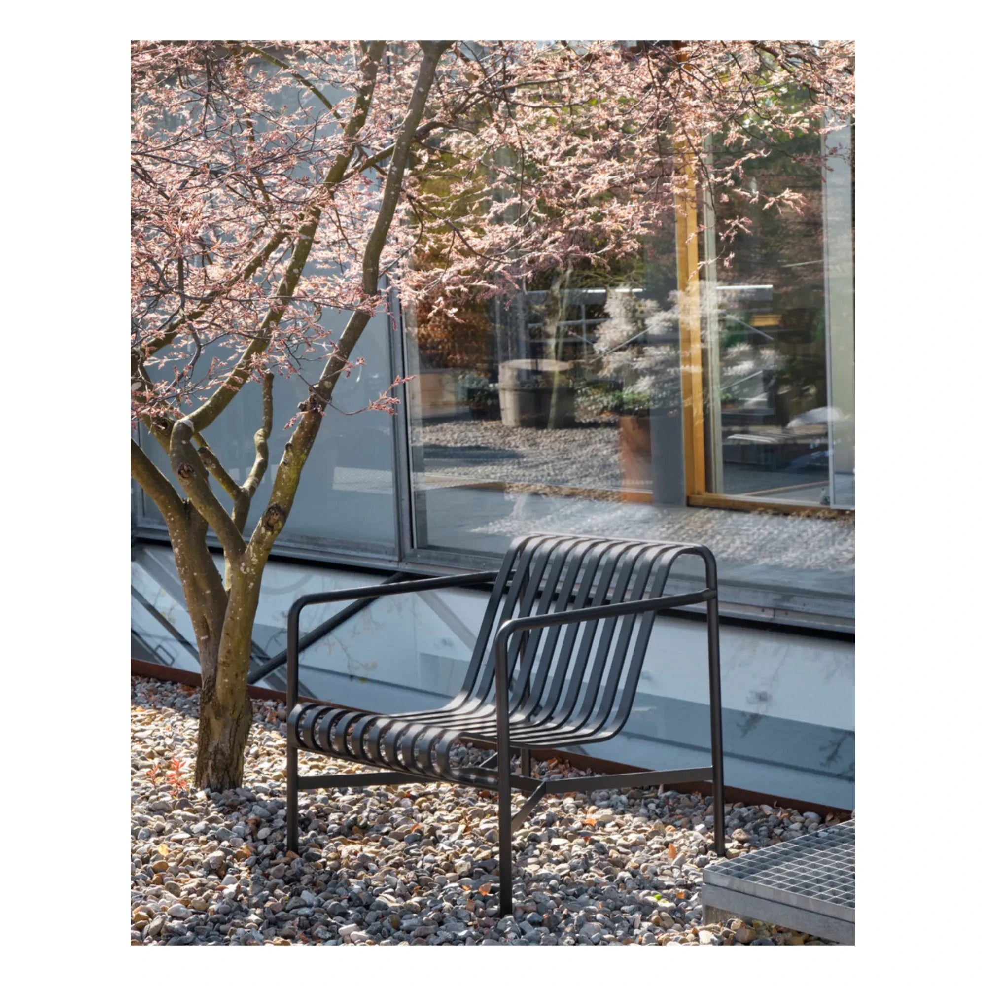 Hay - Palissade Lounge Chair von Ronan und Erwan Bouroullec entworfen | Anthrazitgrau
