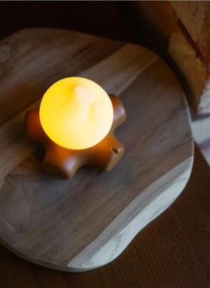 Mary's - Holzflammender Nachttischlampe | Braun