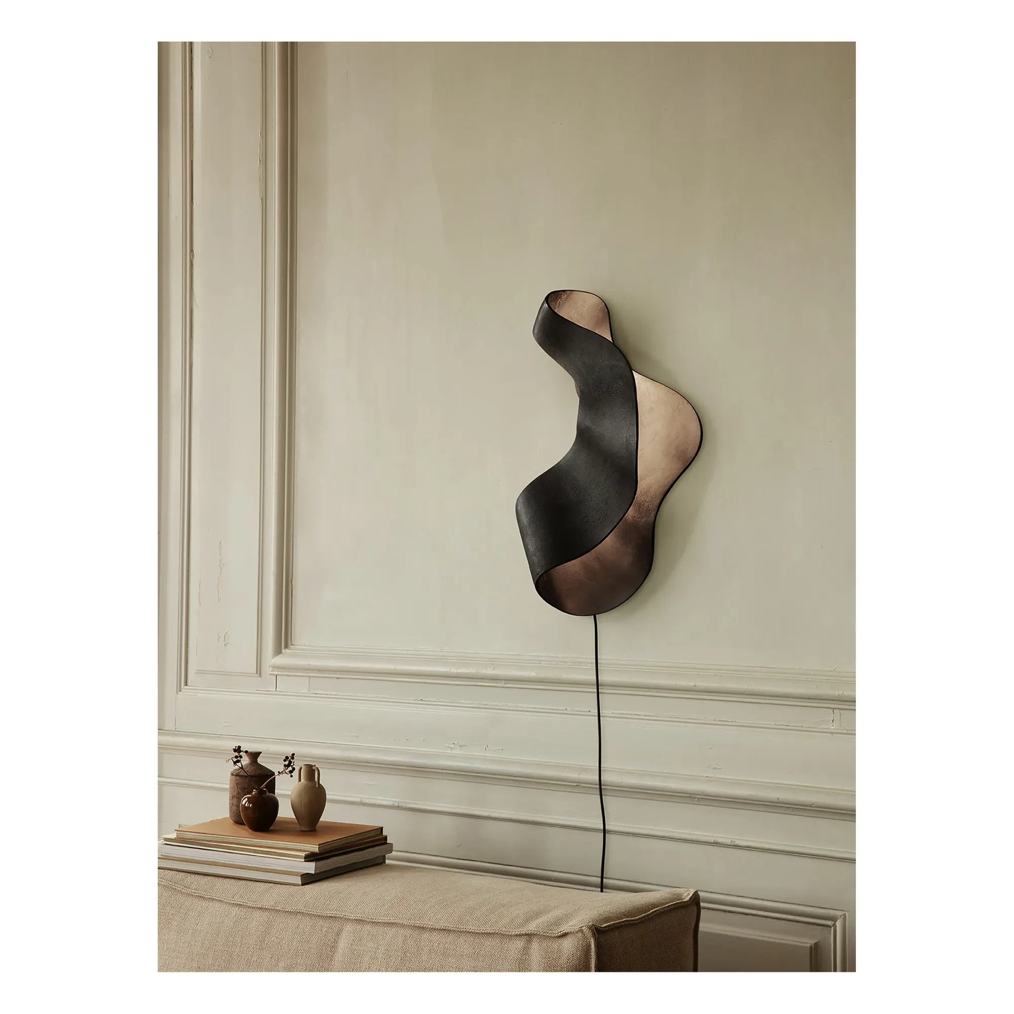 Ferm Living - Oyster Wandleuchte aus recyceltem Aluminium | Schwarz