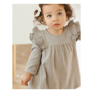 Quincy Mae - Rüschenkleid aus Bio-Baumwolle | Grau-blau