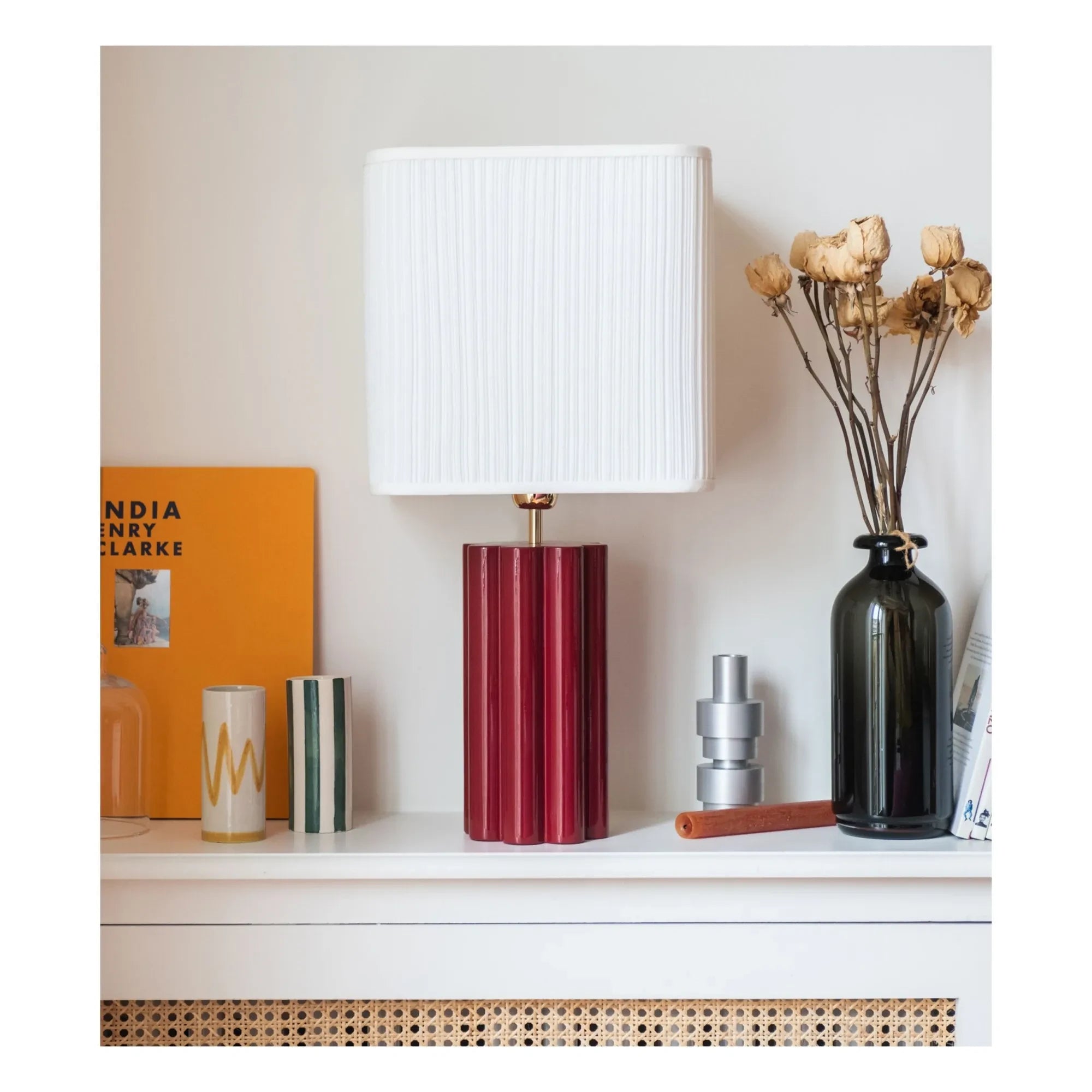 The Socialite Family - Gioia Tischlampe aus lackiertem Holz und geraffter Baumwolle - EU-Version (220 V) | Bordeaux