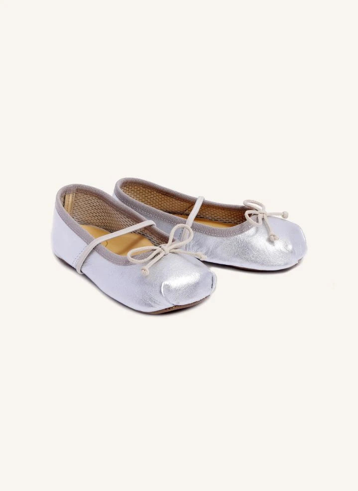 Pèpè - Silberne Ballerina mit Schleife
