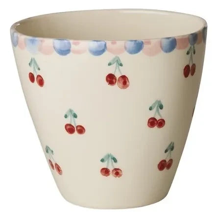 Reis - Keramikbecher mit roter Kirsche