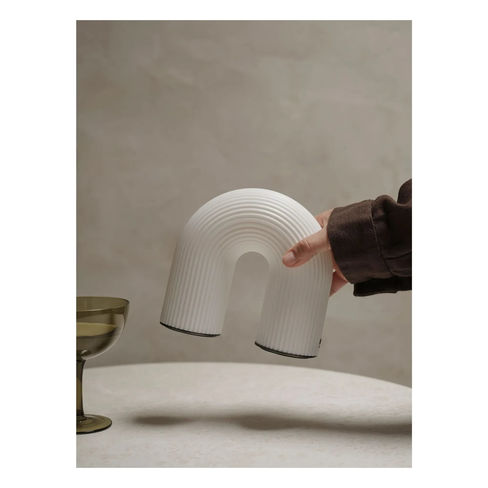 Ferm Living - Vuelta Tischleuchte, tragbar | Weiß