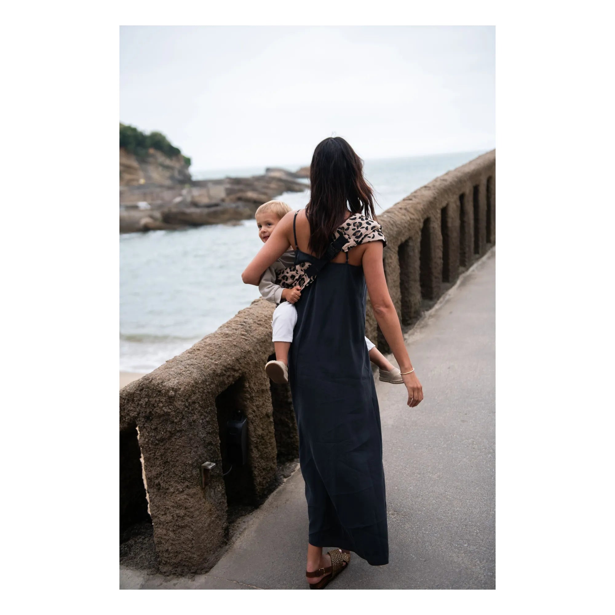 Mama Hangs - Babytrage Carry & Walk | Leopard