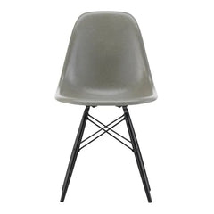 Vitra - DSW Fiberglas Stuhl - Charles & Ray Eames, 1950 | Eames Raw Umber