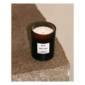 L:A BRUKET - Duftkerze Sweet Tobacco - 260 g | Farblos