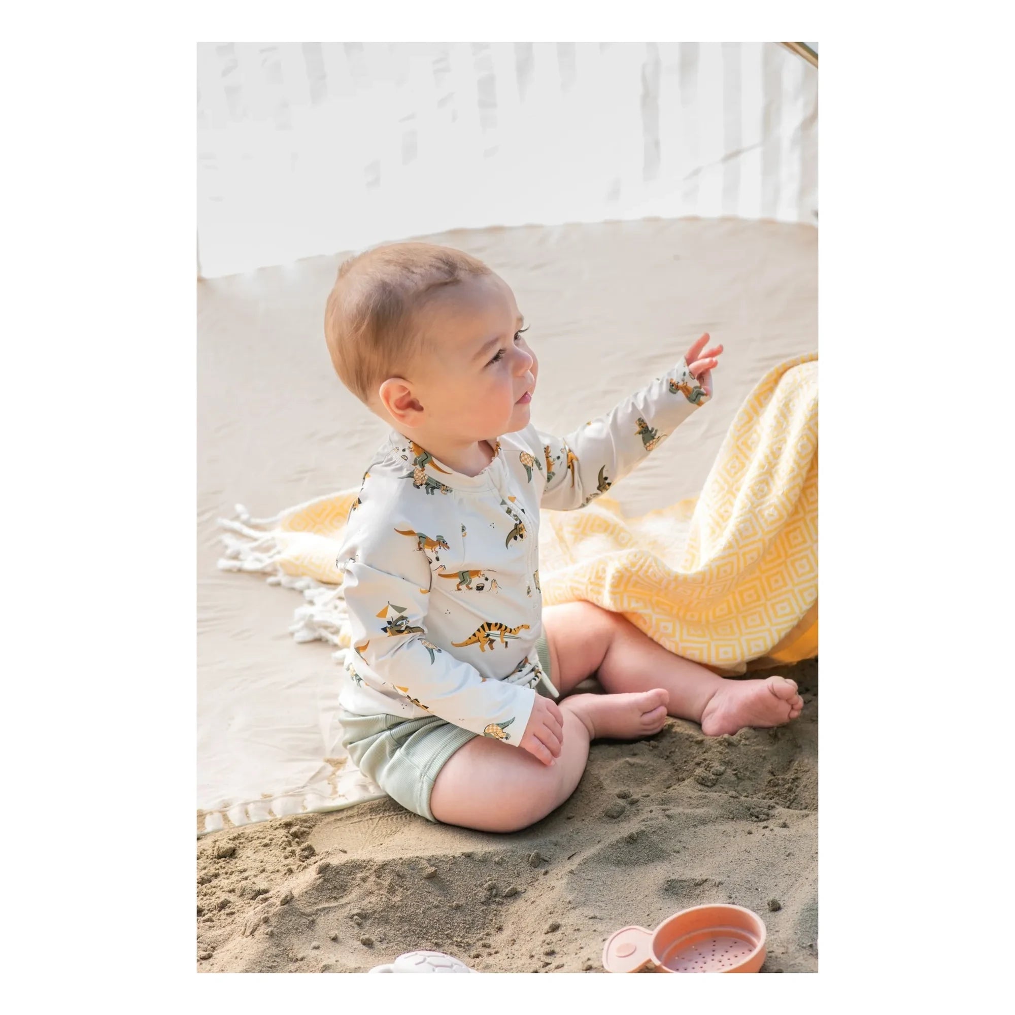 Petit Lem - Dinosaurier UV-Schutz T-Shirt und Shorts Set aus recyceltem Material | Khaki