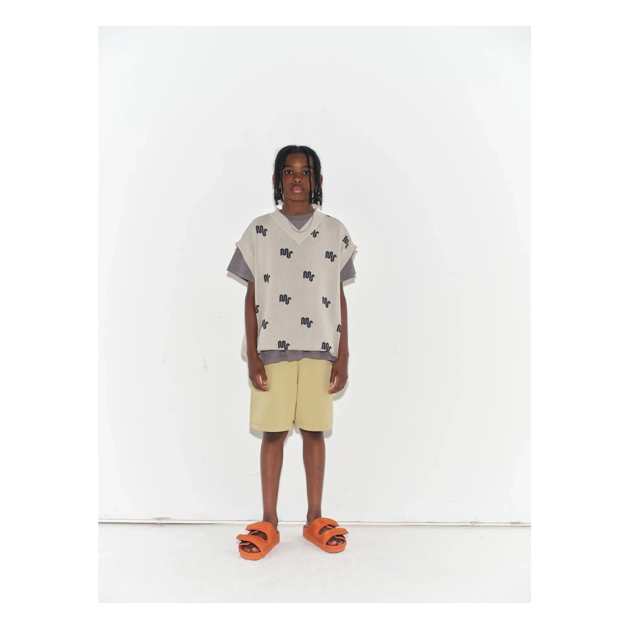 Main Story – Ärmelloser Pullover aus Bio-Baumwolle mit Monogramm | Ecru