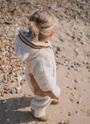 Töastie - Aus recycelten Fasern hergestellte Cloud Sherpa wasserdichte Jacke | Sand