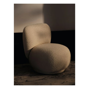 Ferm Living - Rico Piccolo geschwungener Stoffsessel | Creme