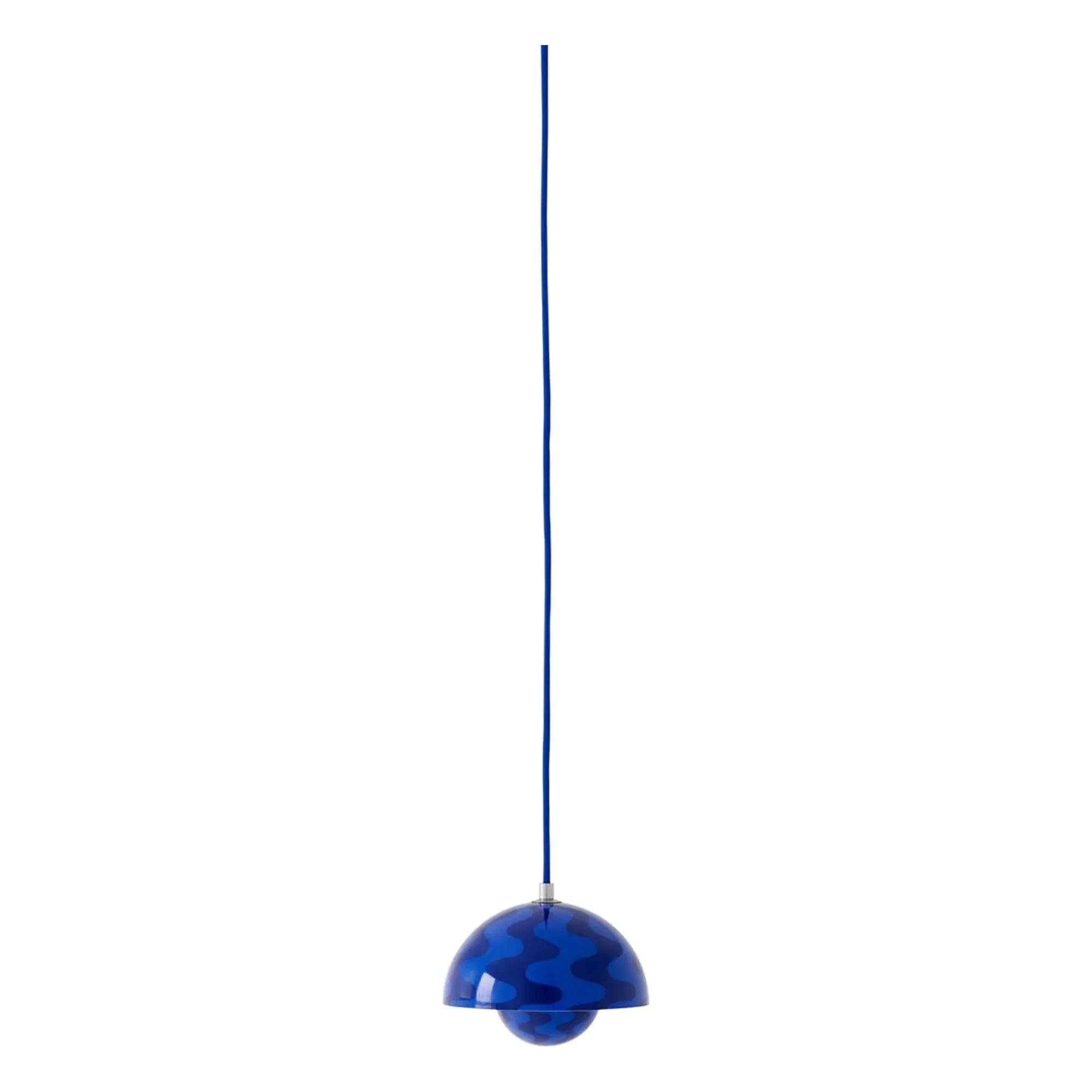 & Tradition - Flowerpot VP10 Pendelleuchte mit Muster, Verner Panton | Kobaltblau