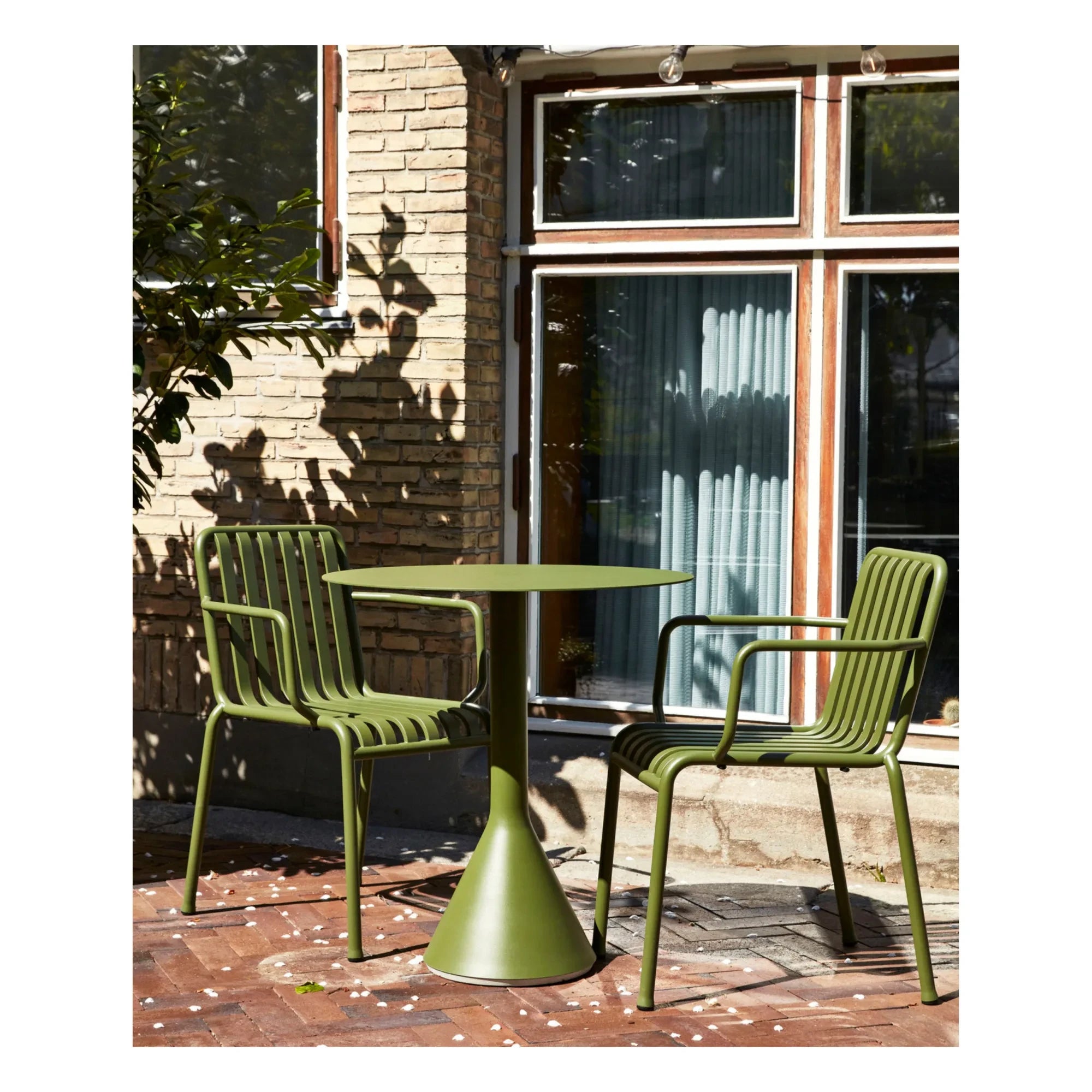 Hay - Palissade Cone Table von Ronan und Erwan Bouroullec - 65 x 65 cm | Olivgrün