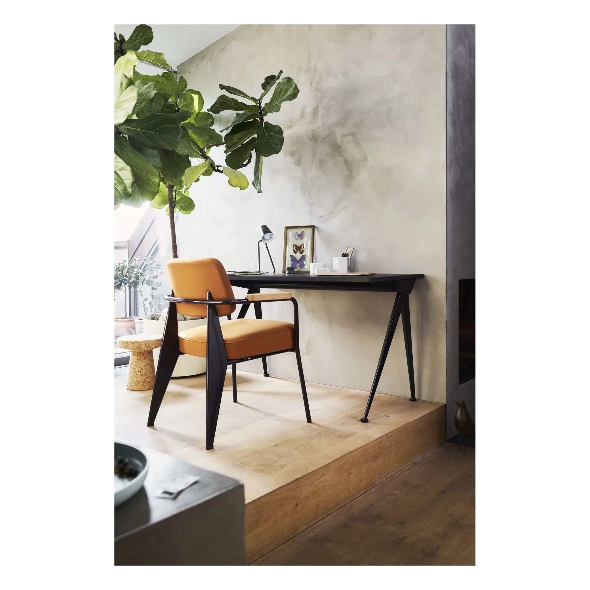 Vitra - Compas Direction Desk - Japanisches Rotgestell - Jean Prouvé, 1953 | Nussbaum