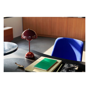 & Tradition - VP3 Flowerpot Tischleuchte - Verner Panton, 1969 | Pflaume
