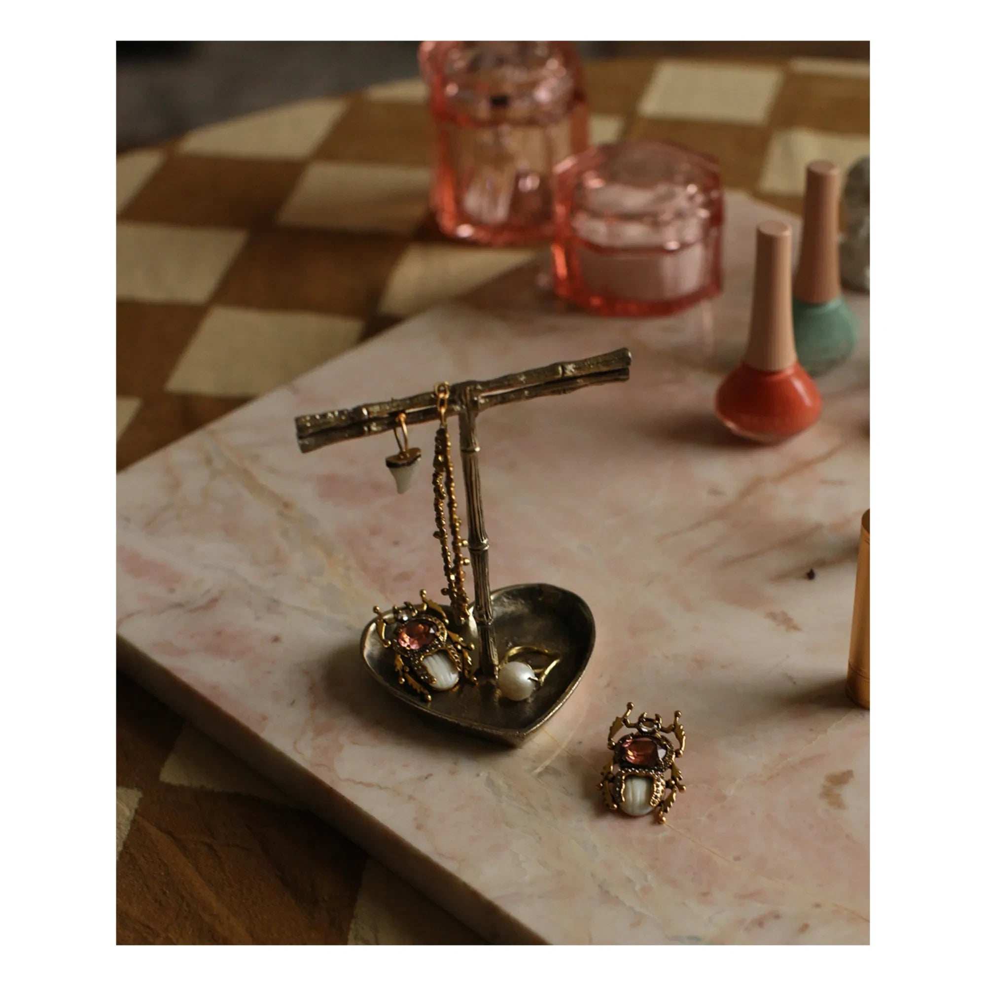 Doing Goods - Lolita Bamboo Recycelter Messing-Schmuckständer | Goldbraun