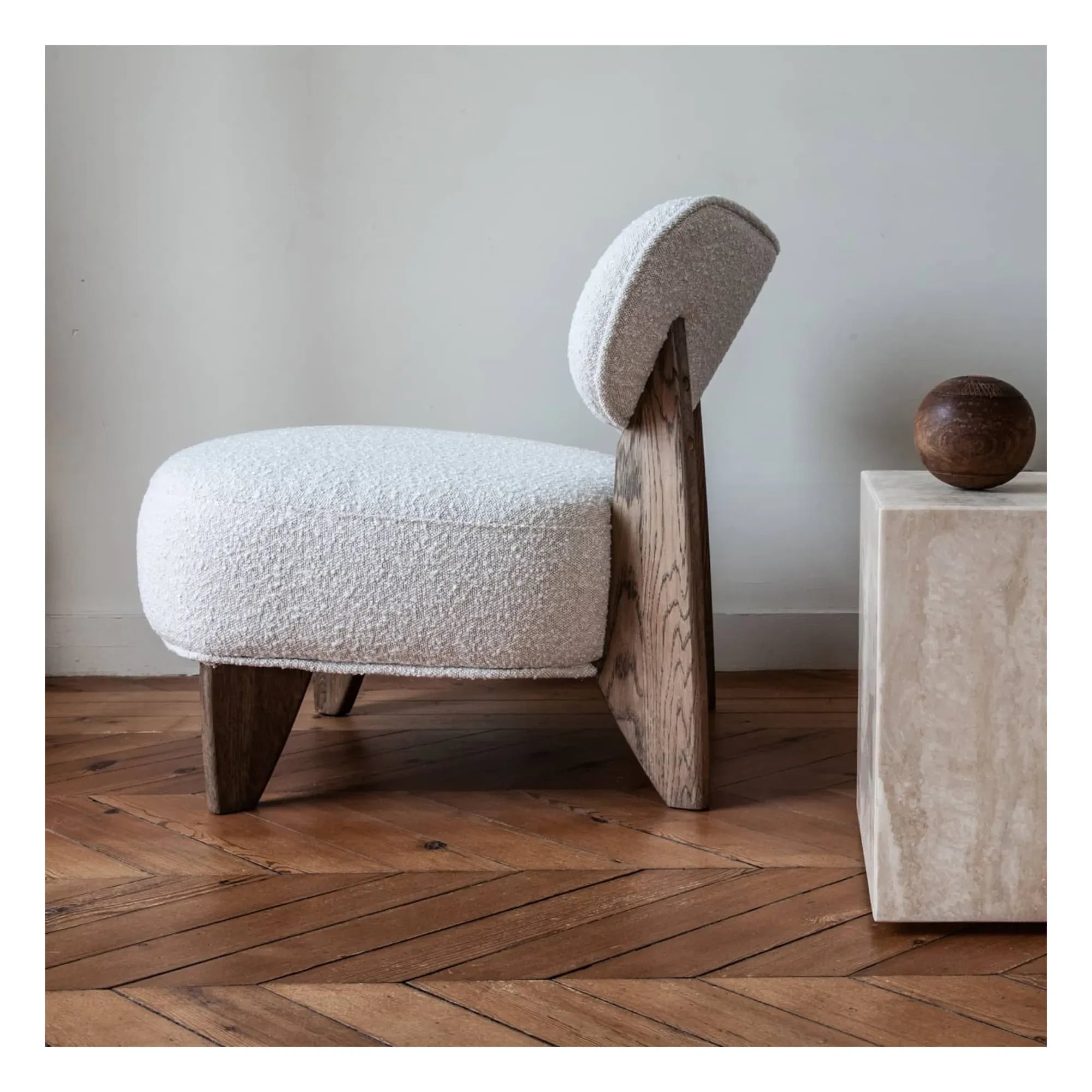 Panac Edition - Nicolo Bouclé und Räuchereiche Sessel - 65 cm | Gebrochenes Weiß