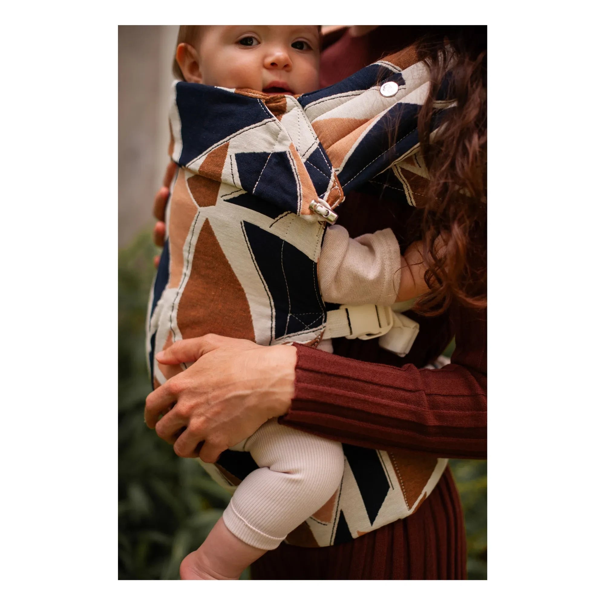 Mama Hangs - Carry & Bloom Babytrage | Earth