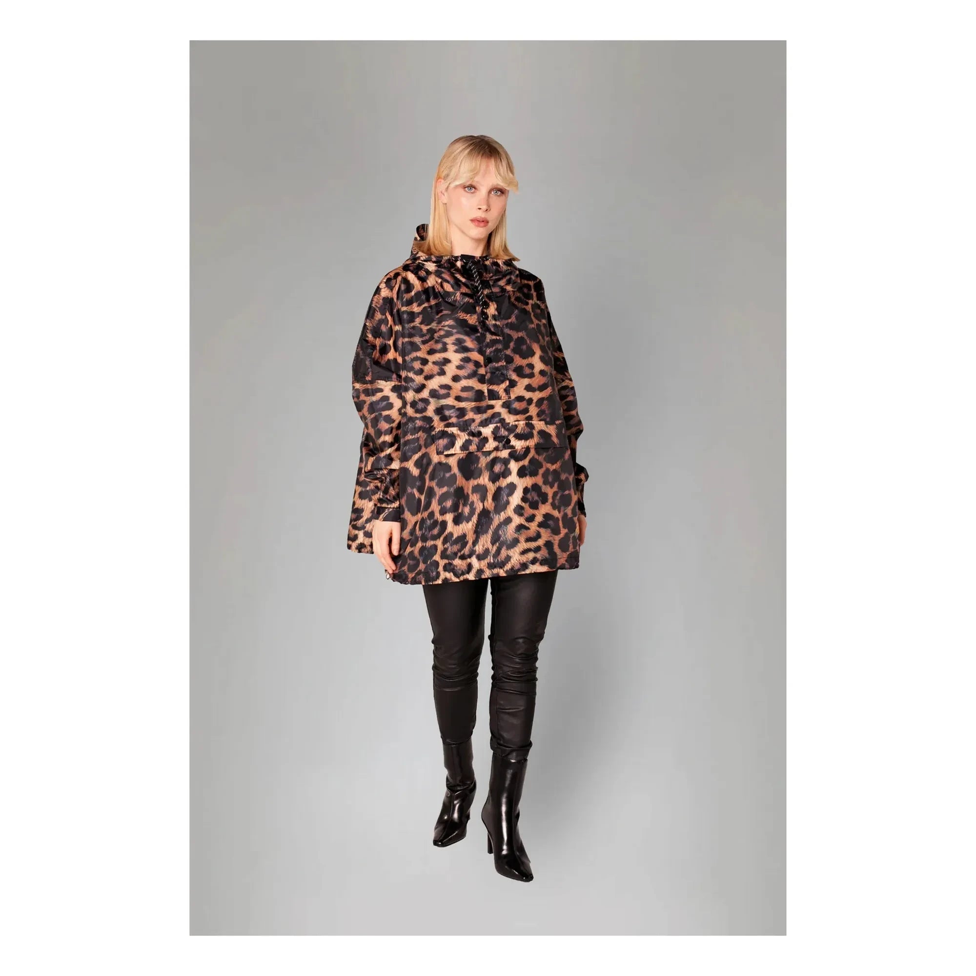 Rainkiss - Regenmantel mit dunklem Leopardenmuster | Braun
