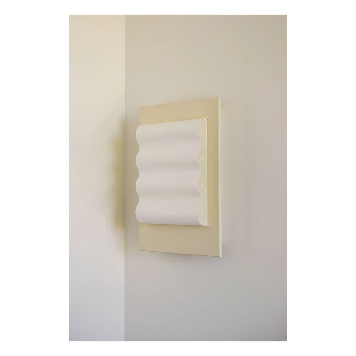 Violaine d'Harcourt - Frame wave Wandleuchte | Gebrochenes Weiß