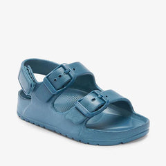 Als nächstes kommen EVA-Sandalen für Jungen in Marineblau
