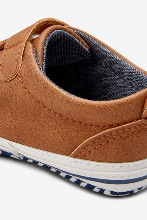 Als nächstes – Coole Babyschuhe mit zwei Streifen – 18–24 Monate