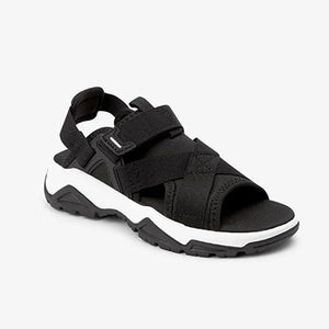 Als nächstes: Schwarze Trekker-Sandalen für Jungen