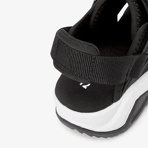 Als nächstes: Schwarze Trekker-Sandalen für Jungen