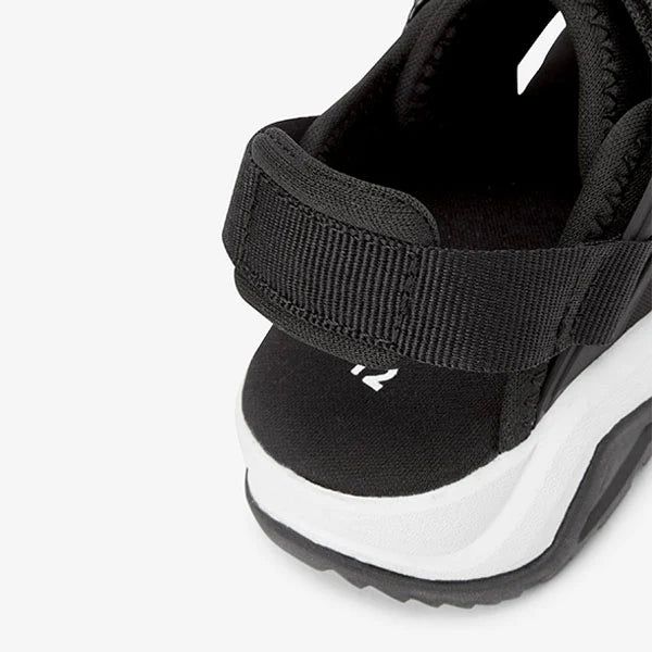 Als nächstes: Schwarze Trekker-Sandalen für Jungen