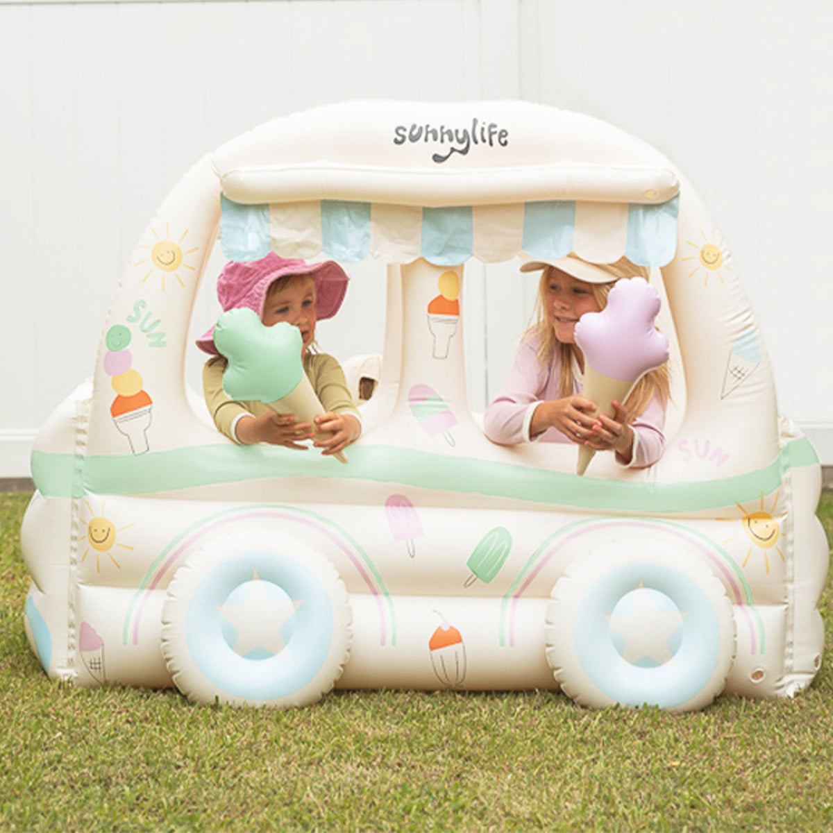 Sunnylife - Aufblasbares Eiswagen-Spielset für Strand und Garten