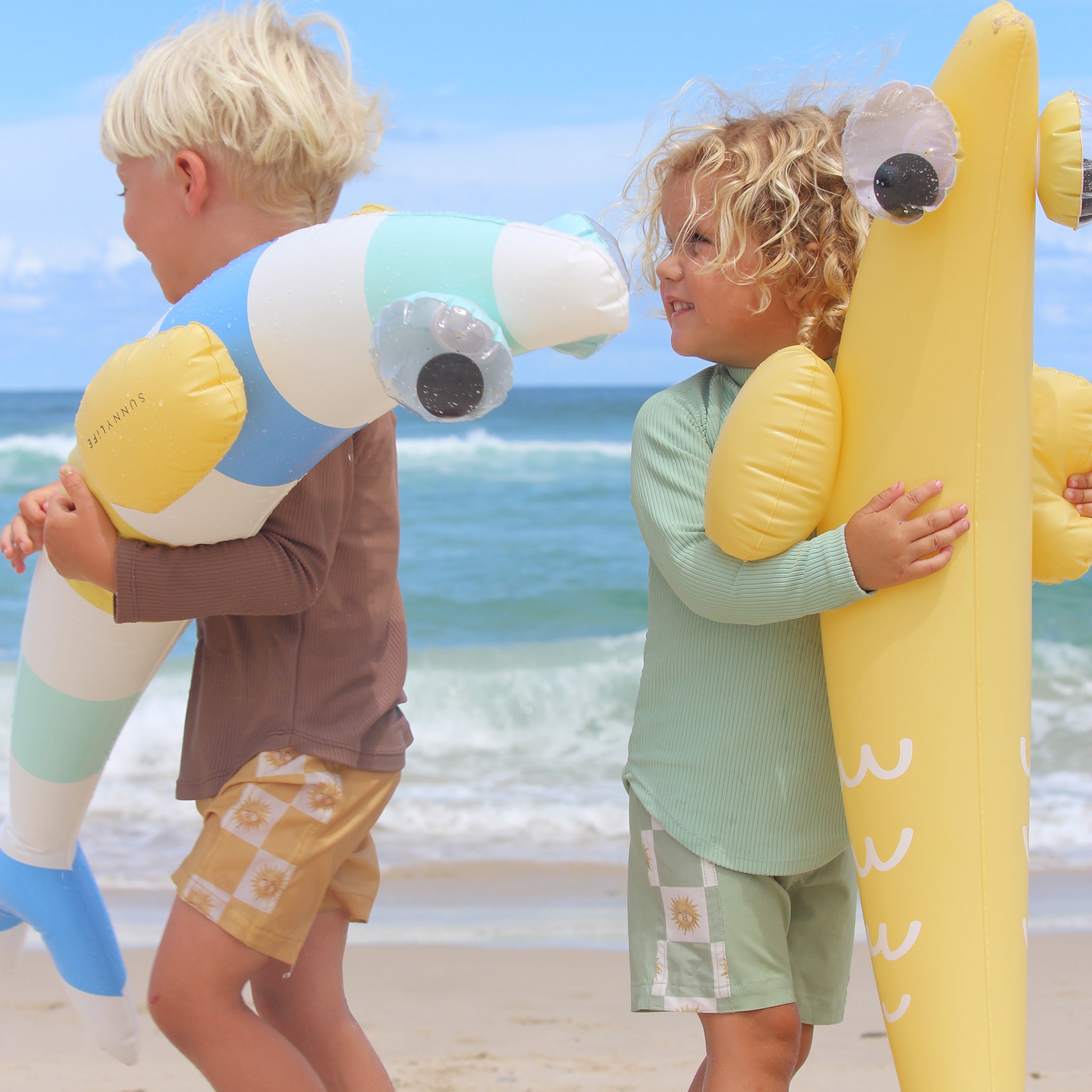 Sunnylife - Fischflosse aufblasbares Schwimmzubehör für Meer und Pool