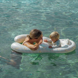 Sunnylife – Enten-Salbei-Baby-Schwimmbecken und aufblasbarer Sitz