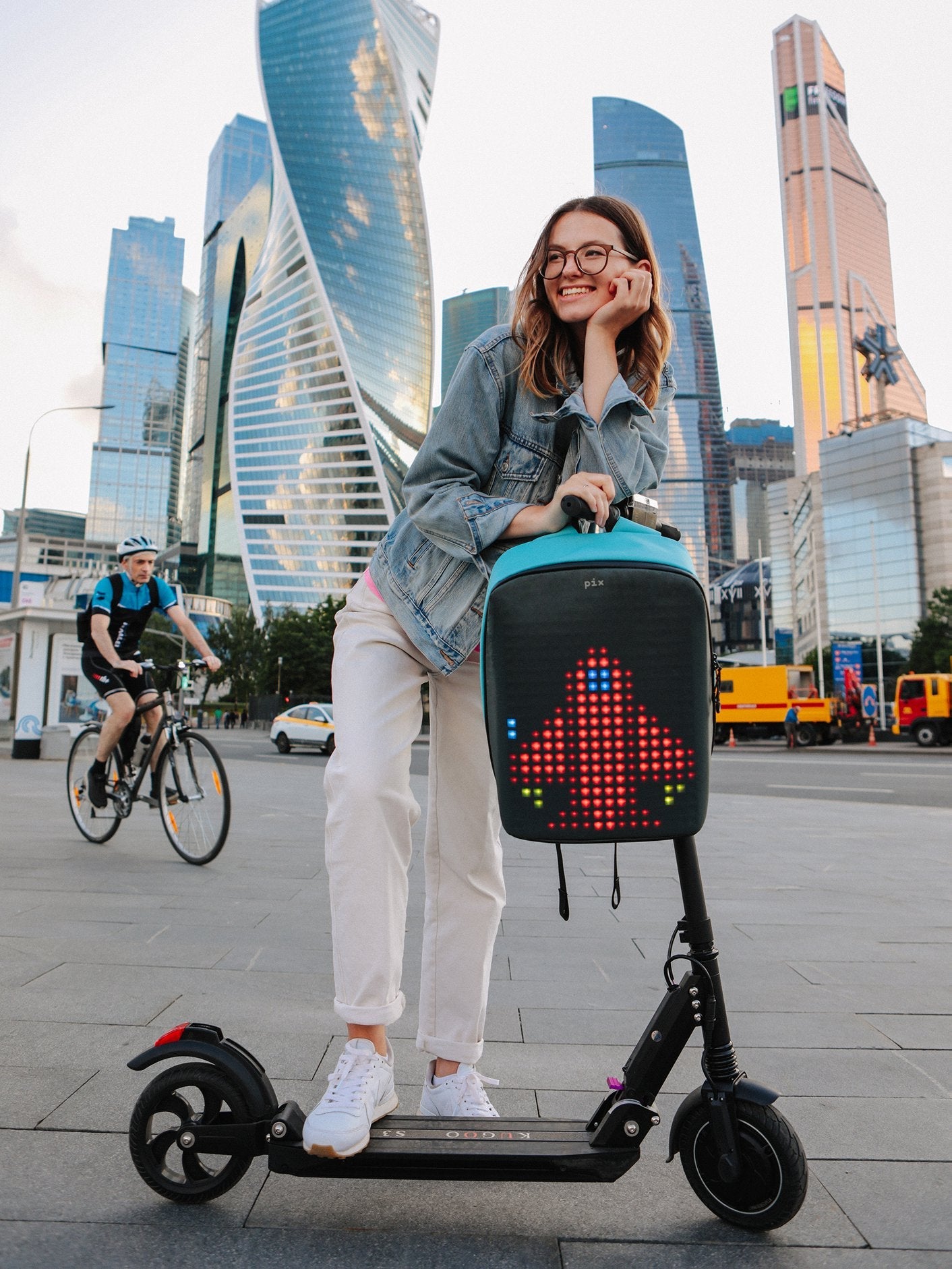 LED Ekranlı Sırt Çantaları