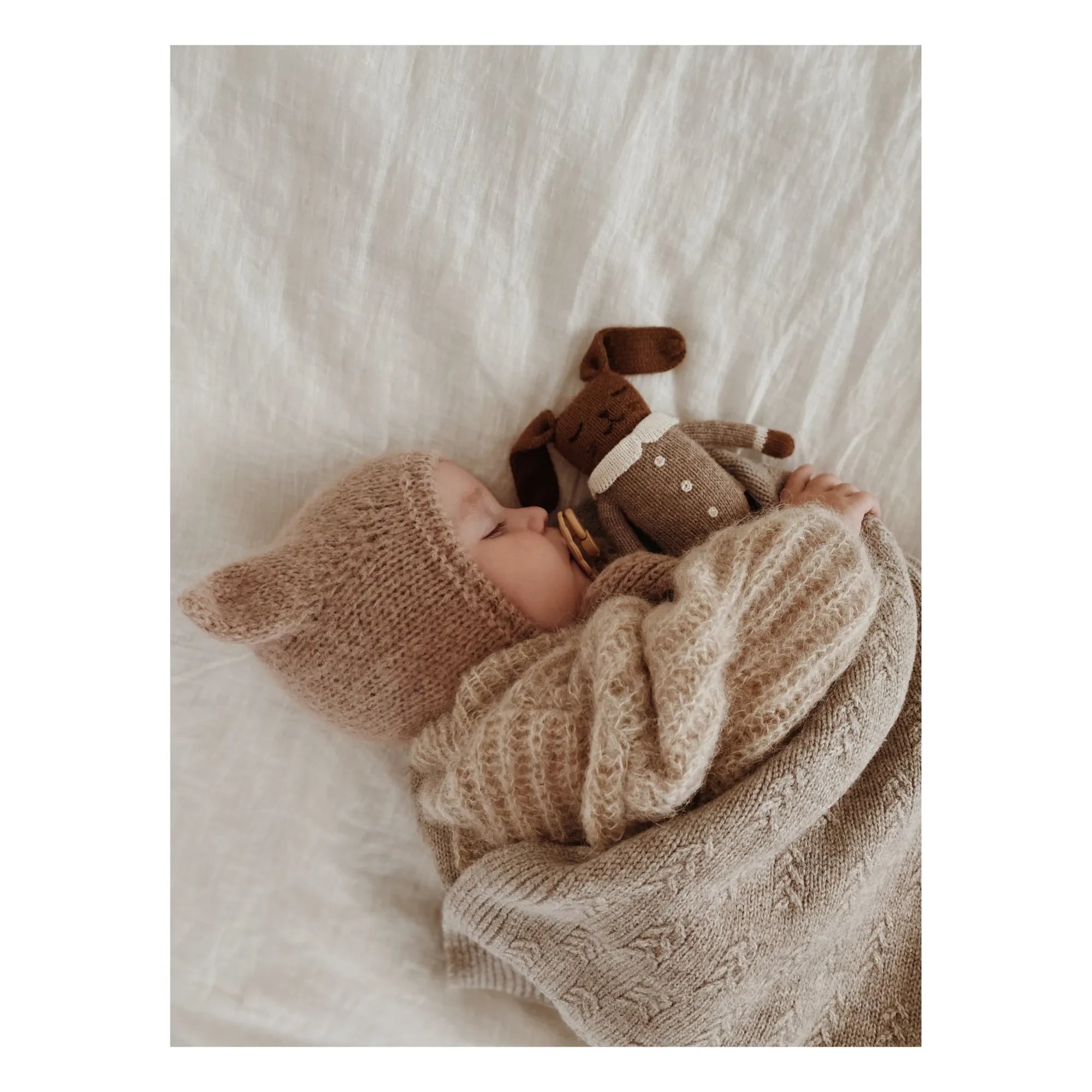 Main Sauvage - Weiches Kuscheltierkaninchen mit Latzhose
