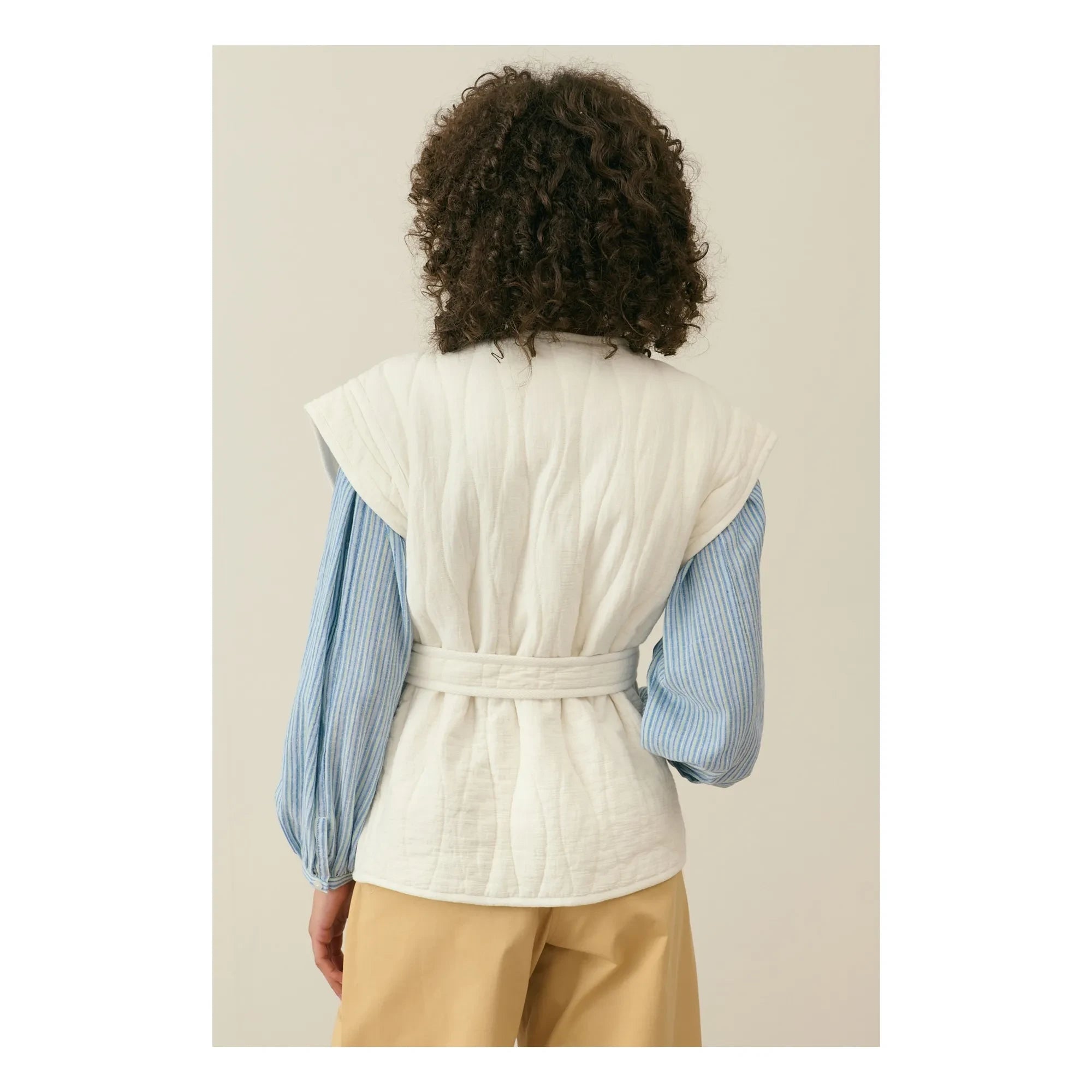 Louise Misha - Andrea Ärmellose Jacke aus Bio-Baumwolle - Damenkollektion | Creme