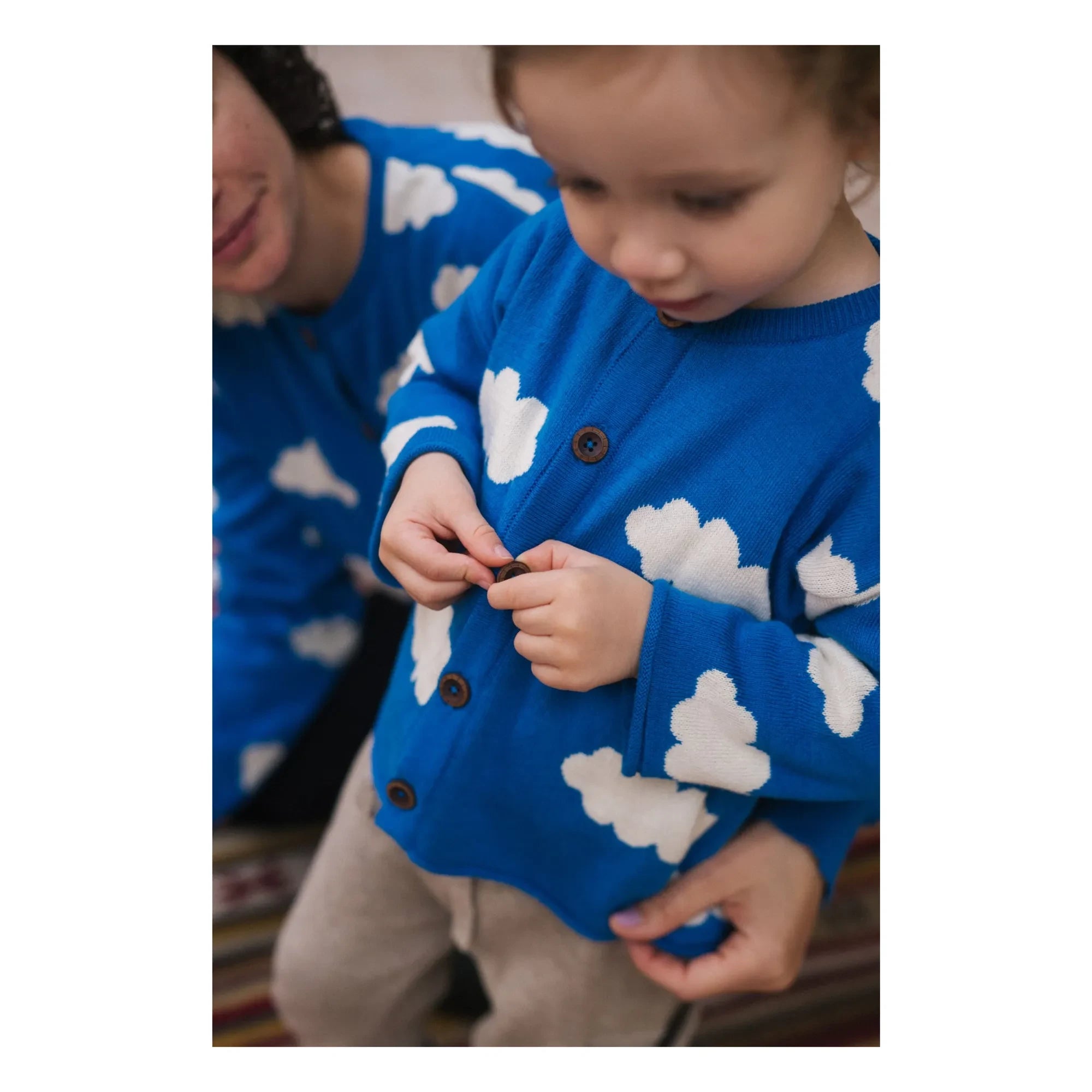 Bayiri - Wolkiger Himmel Bio-Baumwoll-Strickjacke | Blau
