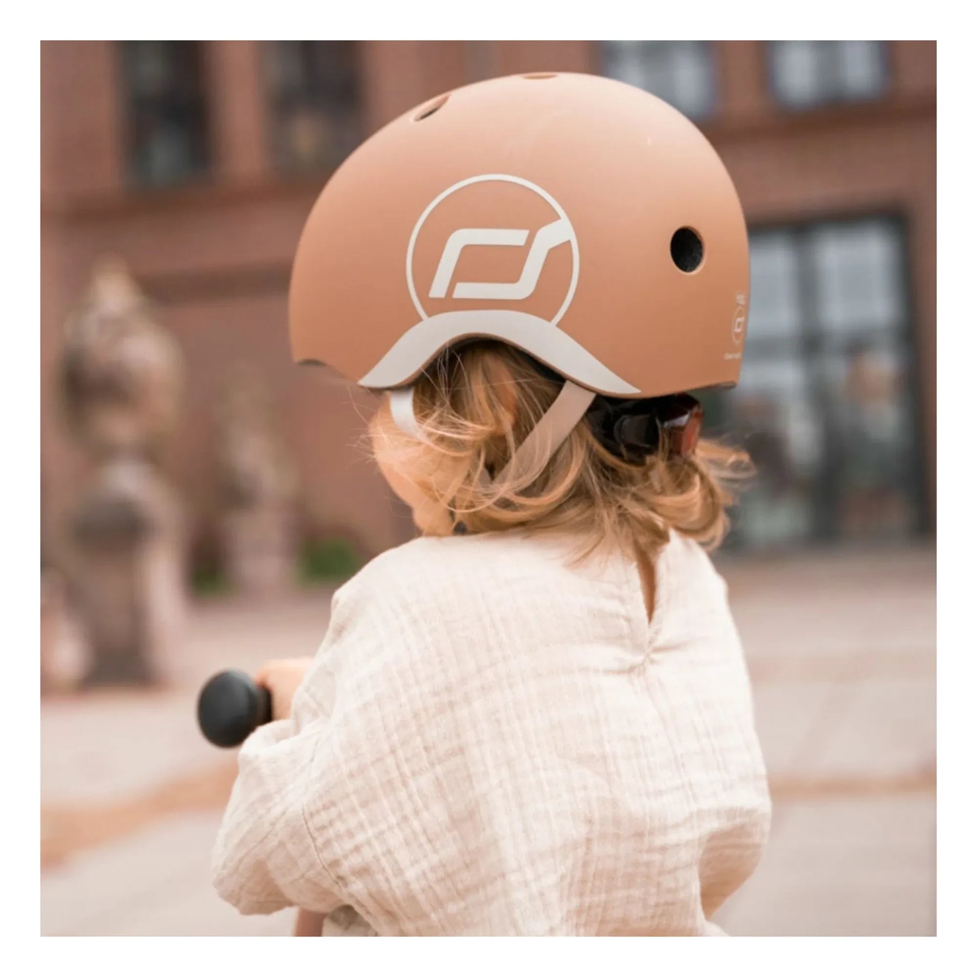 Scoot & Ride - Helm | Braun