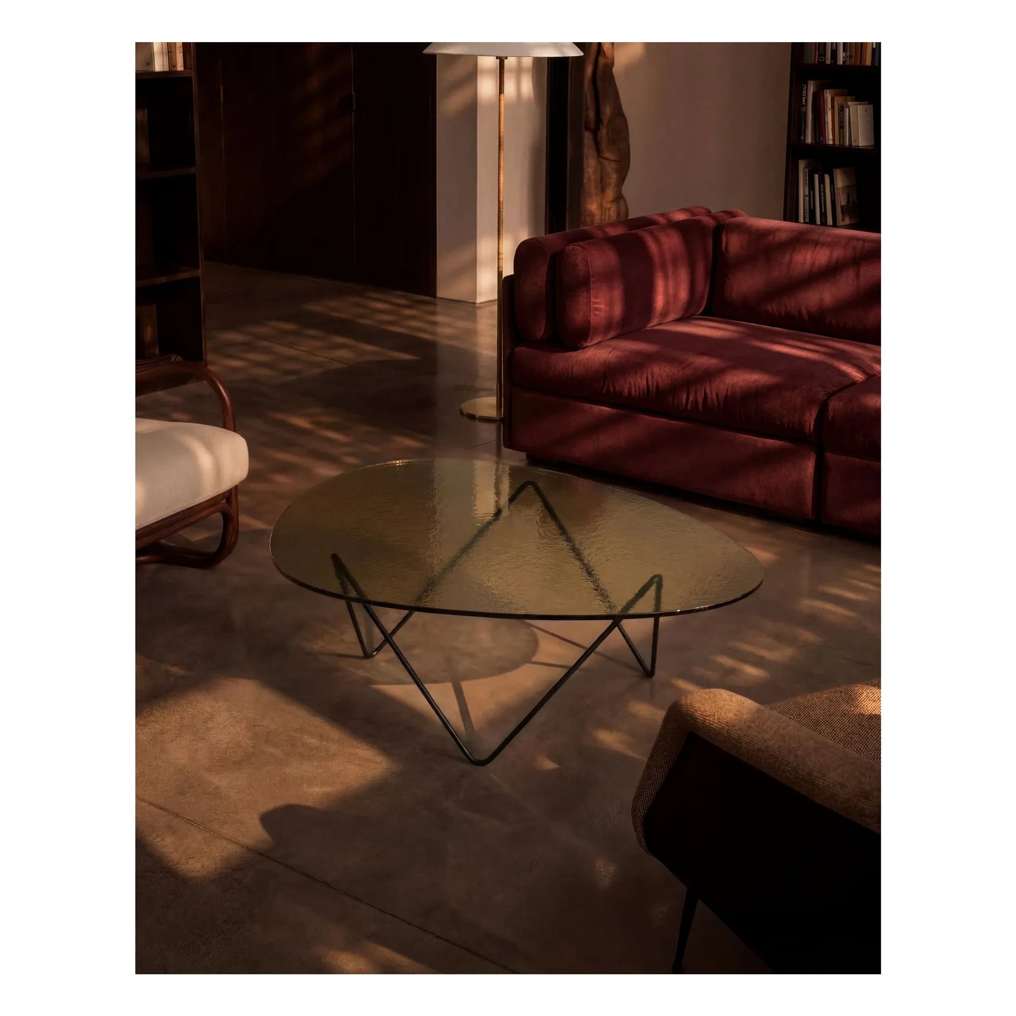 Gubi - Pedrera Couchtisch, Corsini & Ruiz Millet | Holzkohle