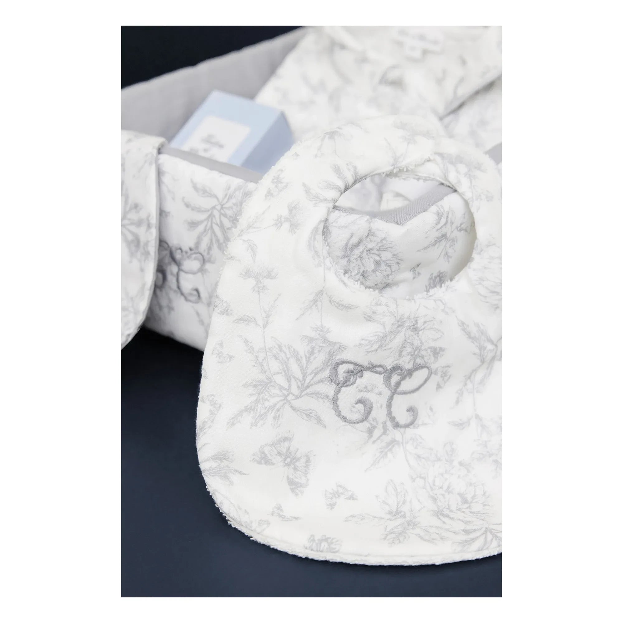 Tartine et Chocolat - Lätzchen Toile de Jouy | Grau