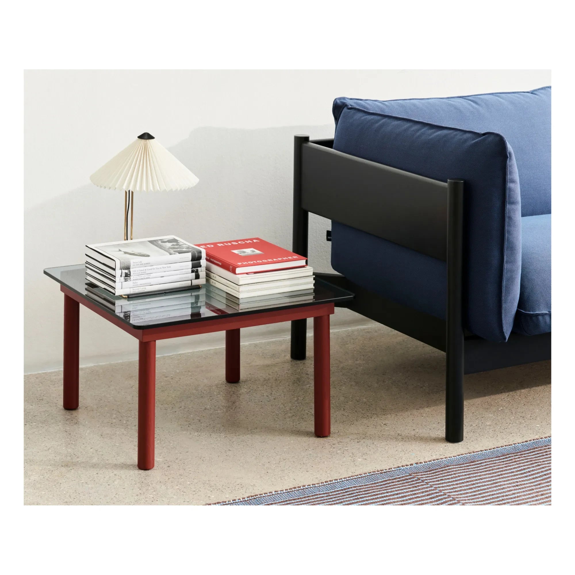 Hay - Kofi Couchtisch aus Glas, Eichenfuss | Rot