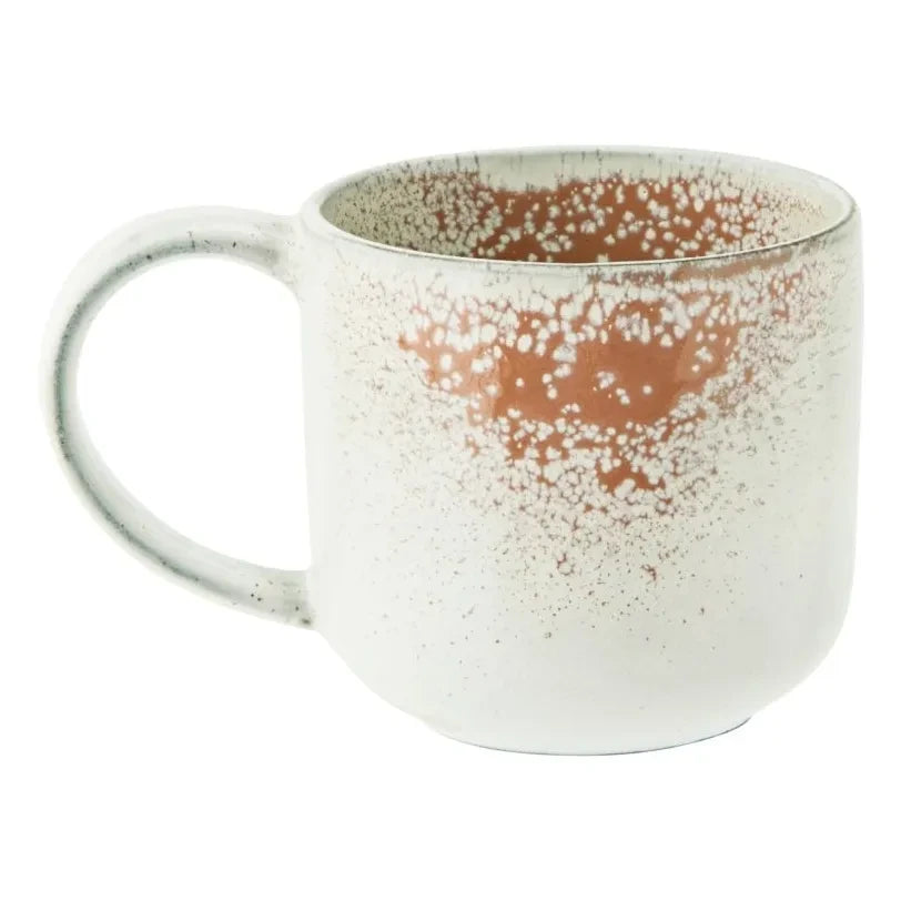 Madam Stoltz - Steingut-Tasse | Weiß
