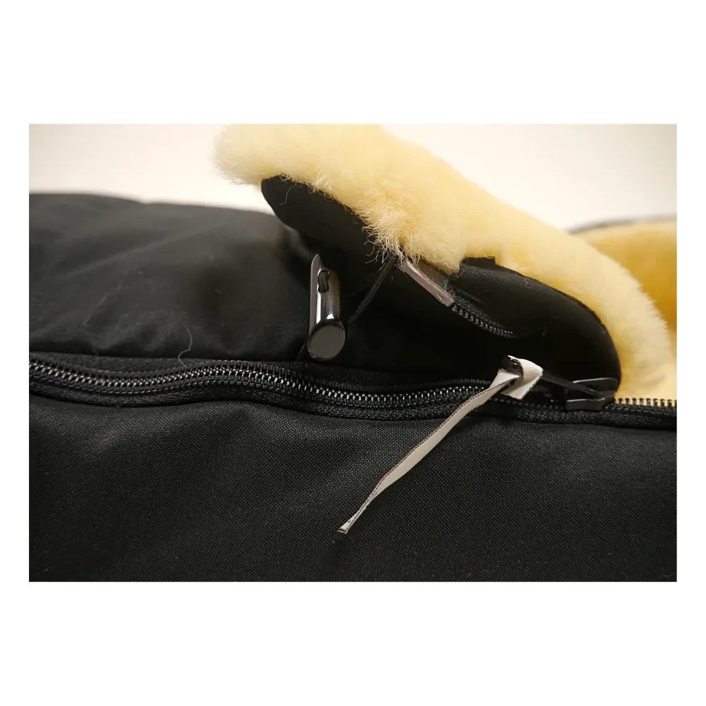 Kaiser - Premium Lammfellfußsack | Schwarz