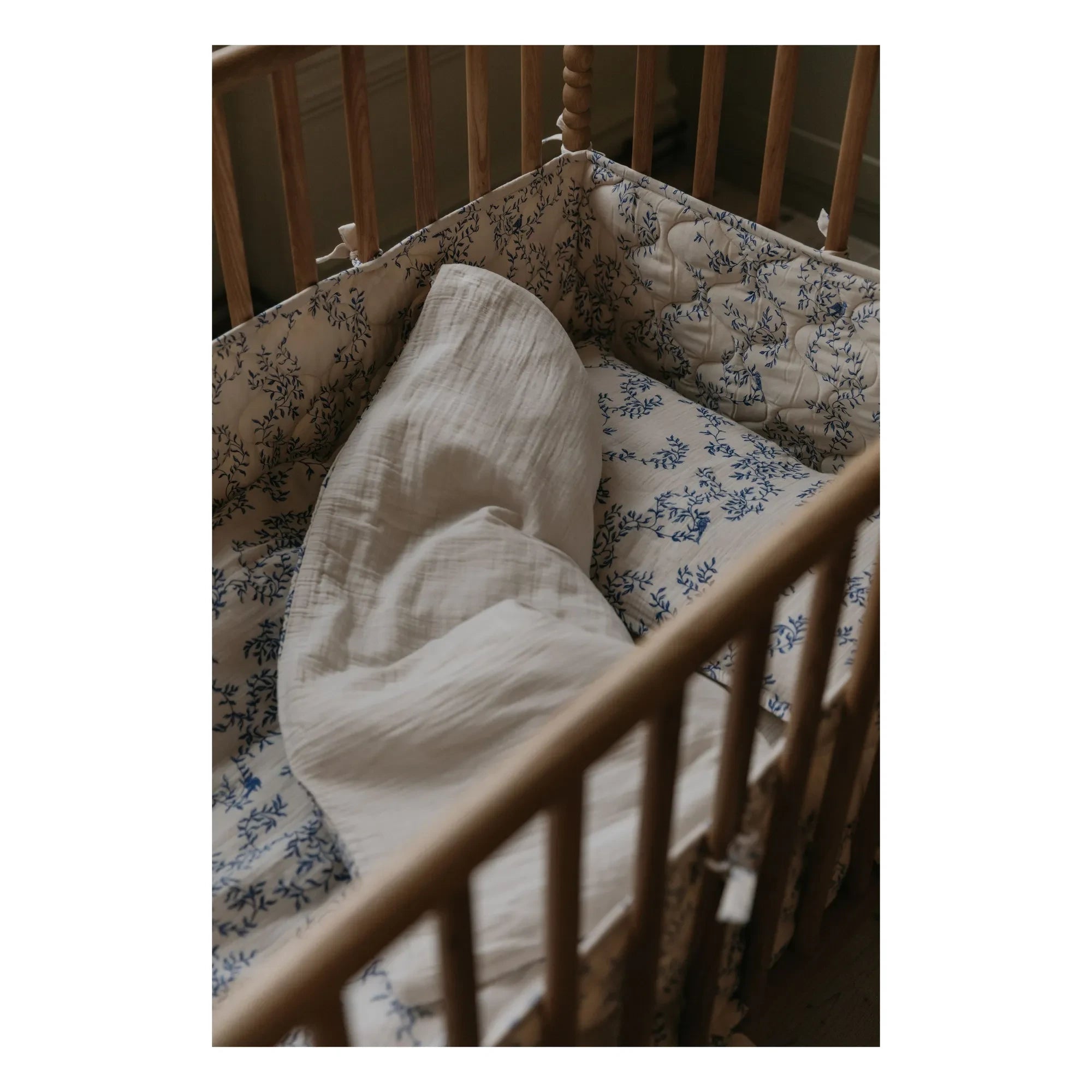 garbo&friends - Jardine Crib Bumper | Cobalt