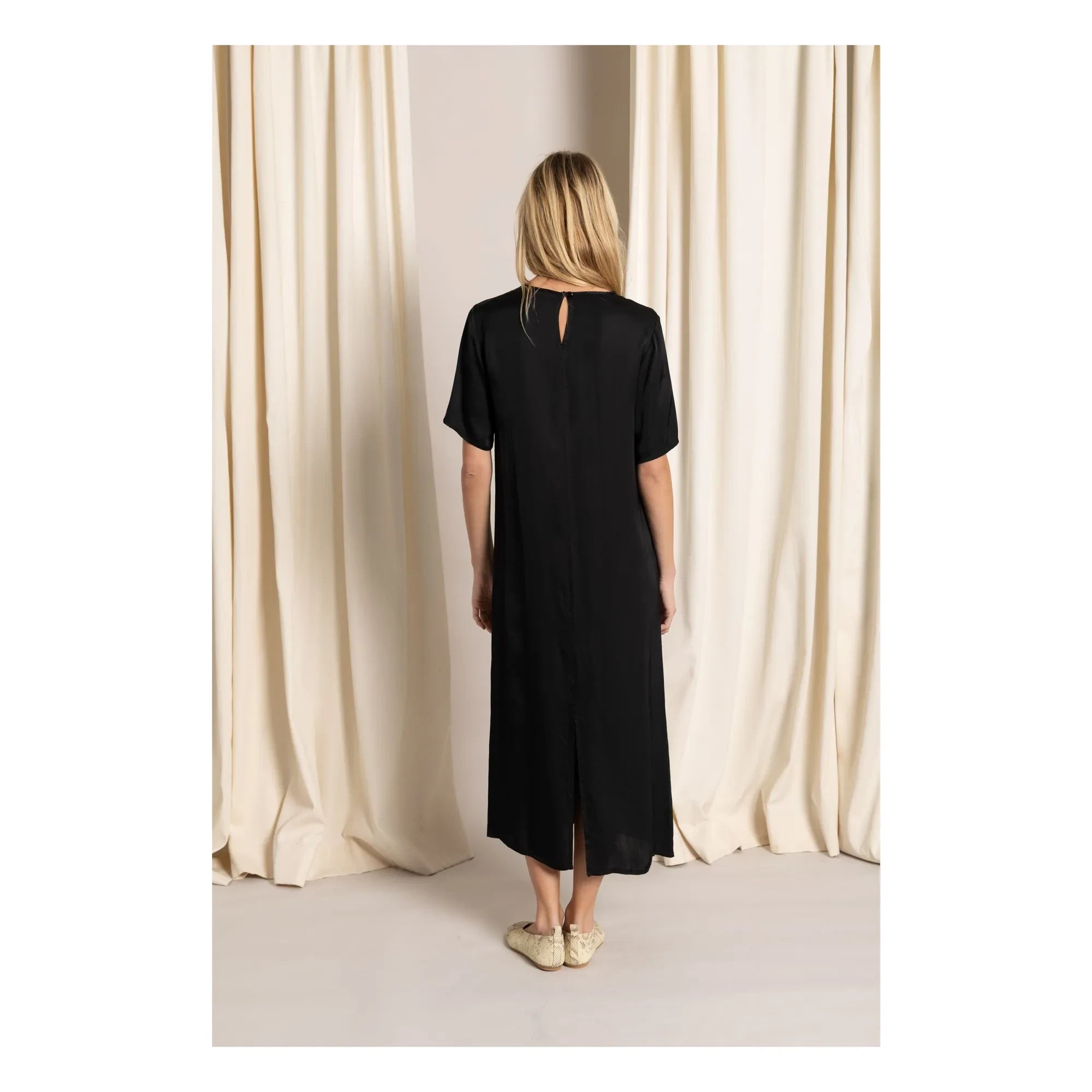 Smallable Woman - Edith T-shirt Kleid | Schwarz