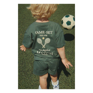 Konges Sløjd - Famo Tennis Bio-Baumwoll-T-Shirt und Shorts Set | Dunkelgrün