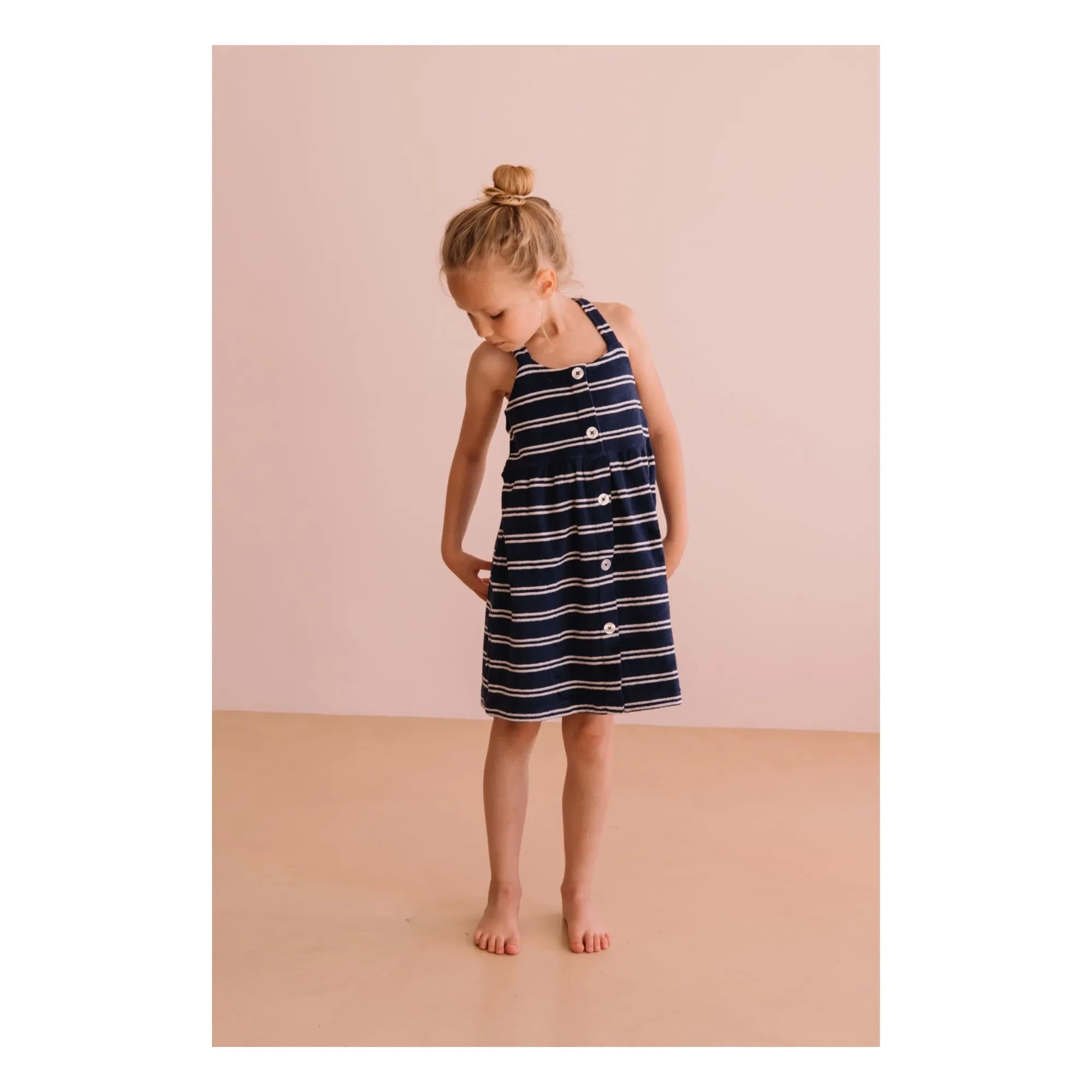 We Are Kids - Simonetta Gestreiftes Handtuchkleid aus Bio-Baumwolle | Marineblau