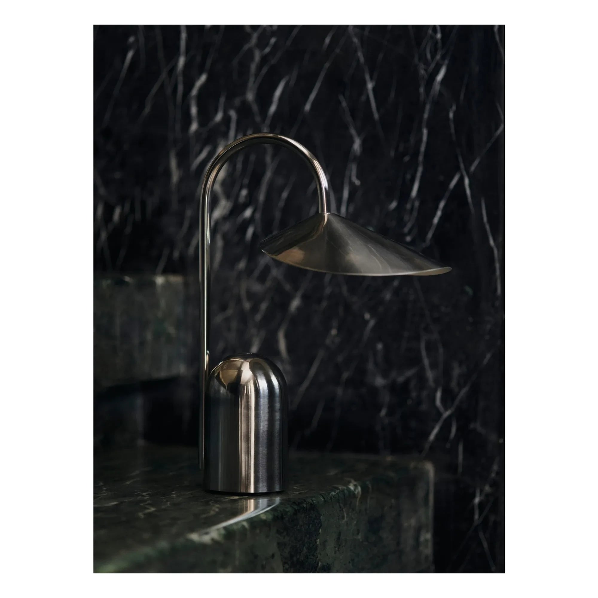 Ferm Living - Arum Tischlampe | Stahl
