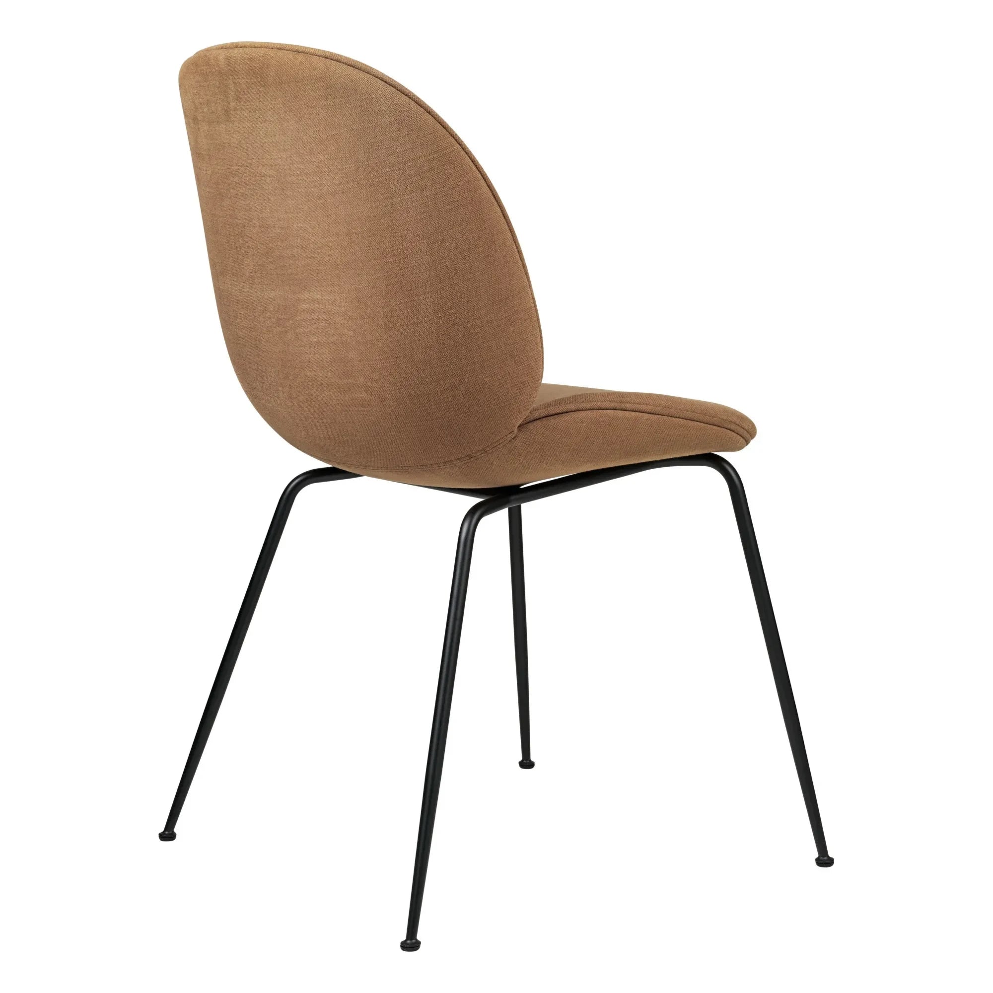 Gubi - GamFratesi Gepolsterter Beetle Stuhl + Schwarzes Gestell | Camel